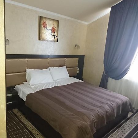 Mishel Plus Hotel Kharkiv Eksteriør billede