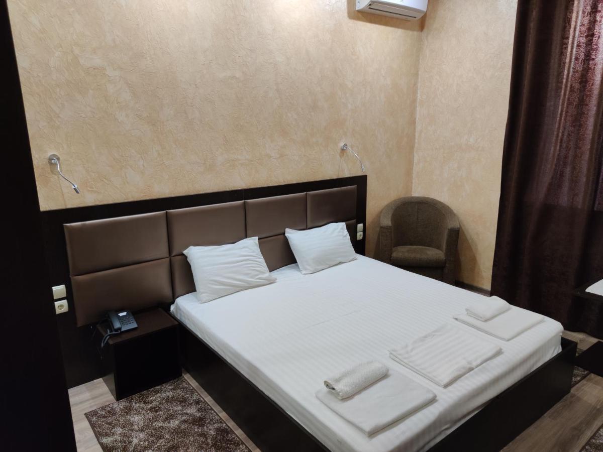 Mishel Plus Hotel Kharkiv Eksteriør billede